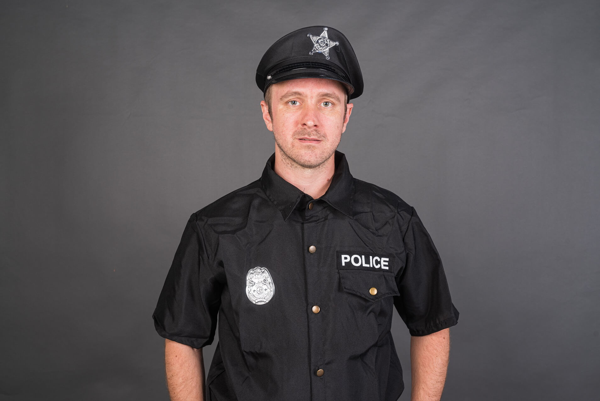 portrait-of-caucasian-man-wearing-police-uniform-c-2022-10-13-20-44-20-utc.jpg