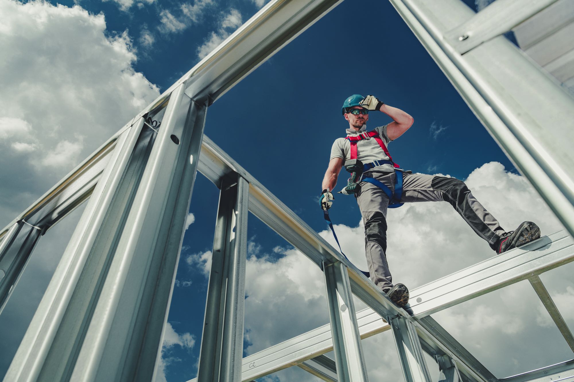 working-using-safety-harness-ZSWUFNL.jpg